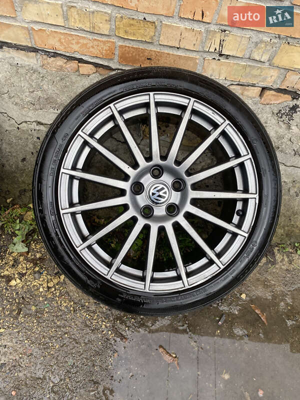 Седан Volkswagen Passat 2004 в Киеве