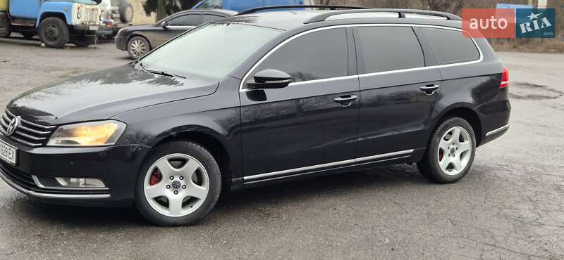 Універсал Volkswagen Passat 2011 в Хмельницькому