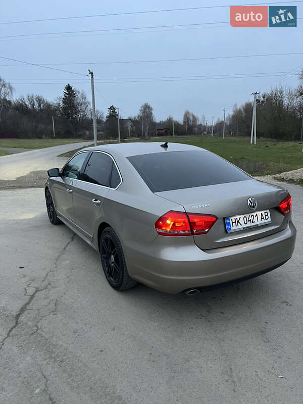 Седан Volkswagen Passat 2014 в Ровно