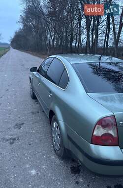 Седан Volkswagen Passat 2001 в Гадяче
