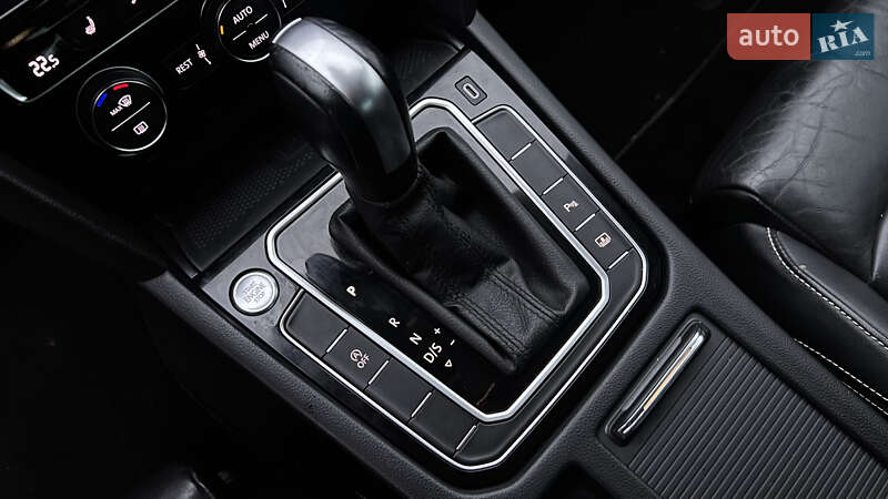 Седан Volkswagen Passat 2019 в Львове