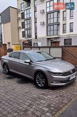 Седан Volkswagen Passat 2016 в Львове