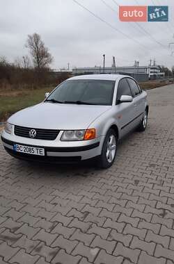 Седан Volkswagen Passat 1997 в Львове