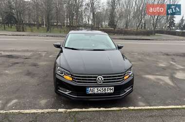 Седан Volkswagen Passat 2015 в Кам'янському