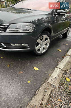 Универсал Volkswagen Passat 2012 в Гайсине