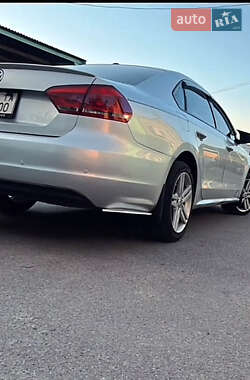 Седан Volkswagen Passat 2011 в Днепре
