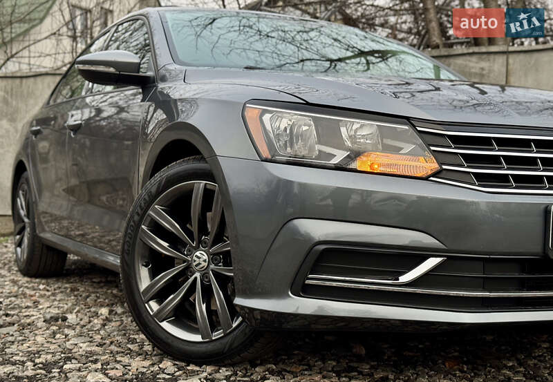 Седан Volkswagen Passat 2018 в Києві