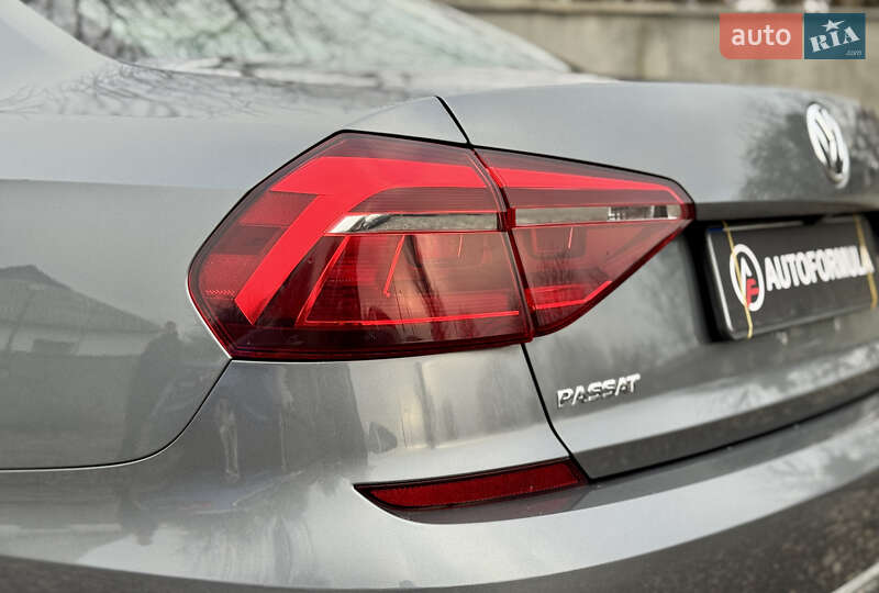Седан Volkswagen Passat 2018 в Києві