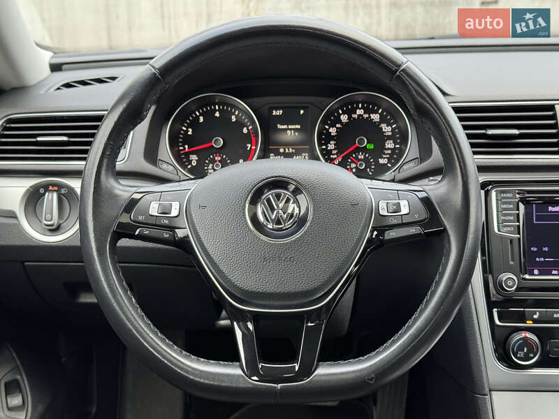 Седан Volkswagen Passat 2018 в Києві