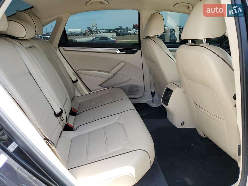 Седан Volkswagen Passat 2017 в Одессе