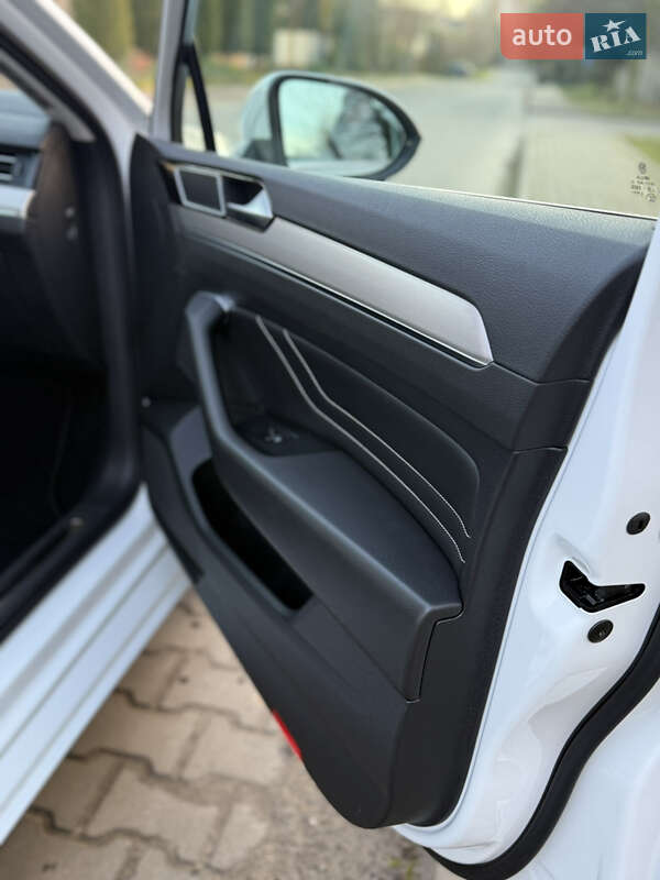 Универсал Volkswagen Passat 2022 в Луцке