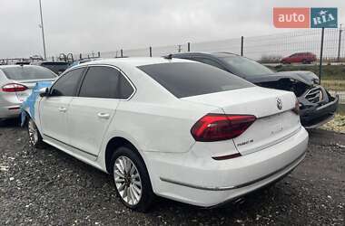 Седан Volkswagen Passat 2016 в Львове