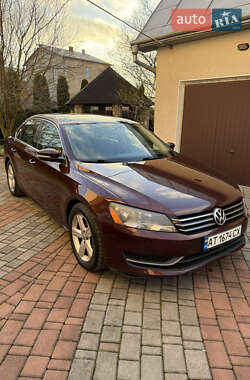 Седан Volkswagen Passat 2013 в Ивано-Франковске