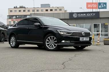 Седан Volkswagen Passat 2017 в Києві