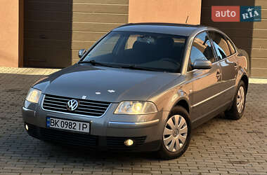 Седан Volkswagen Passat 2004 в Ровно