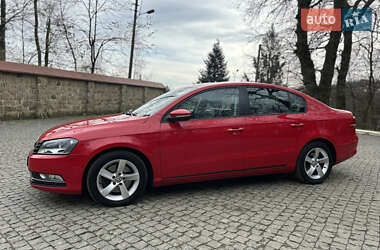 Седан Volkswagen Passat 2013 в Черновцах