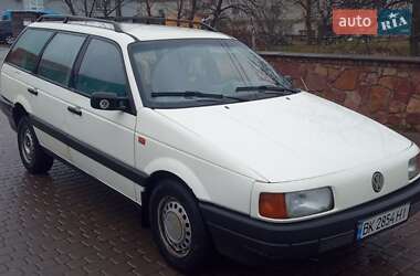 Универсал Volkswagen Passat 1993 в Березному