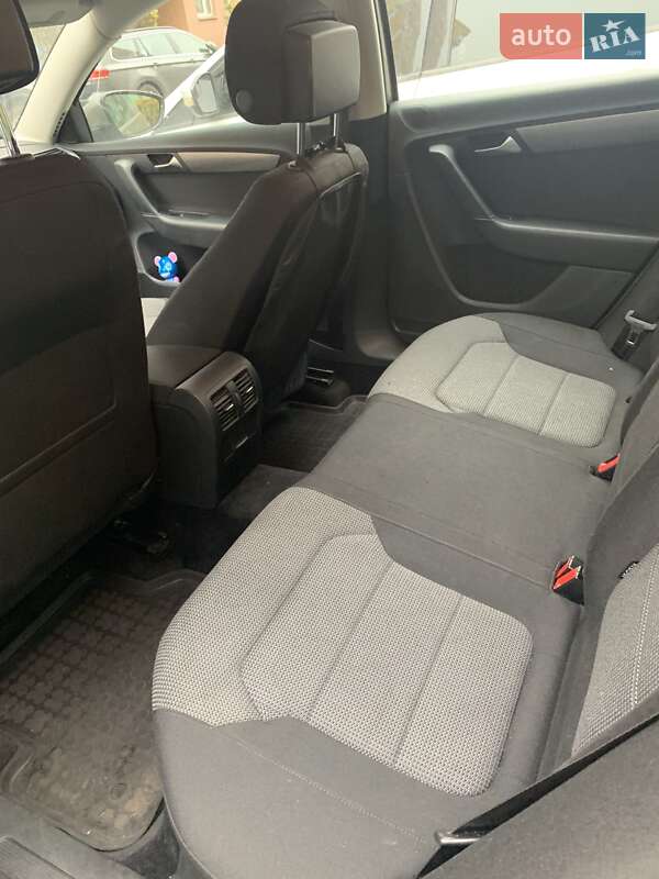 Седан Volkswagen Passat 2013 в Киеве