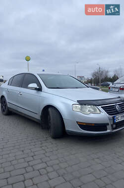 Седан Volkswagen Passat 2005 в Новомосковске