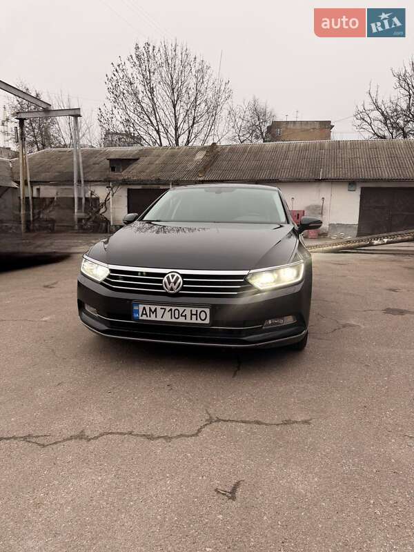 Седан Volkswagen Passat 2018 в Житомирі