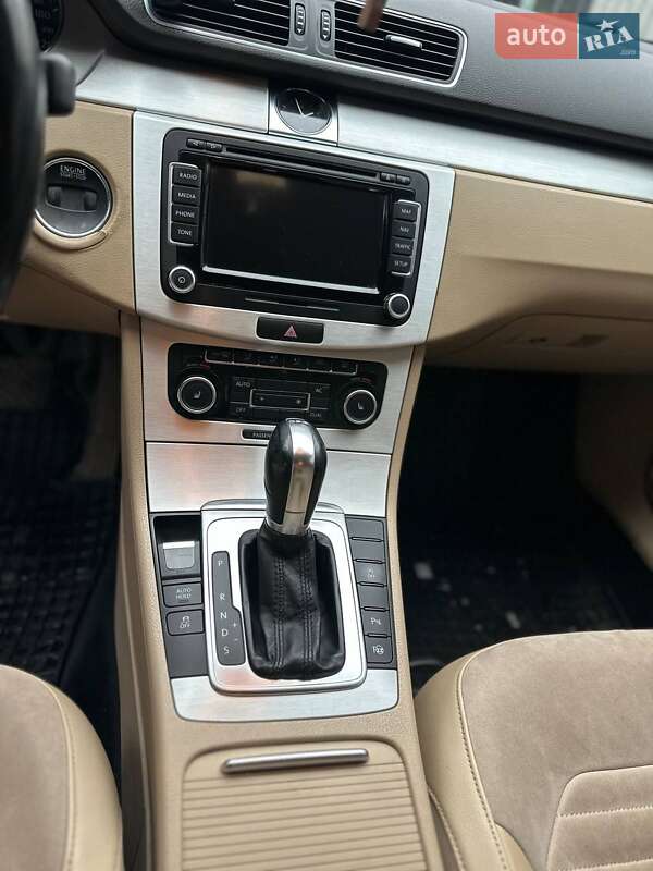 Универсал Volkswagen Passat 2011 в Житомире