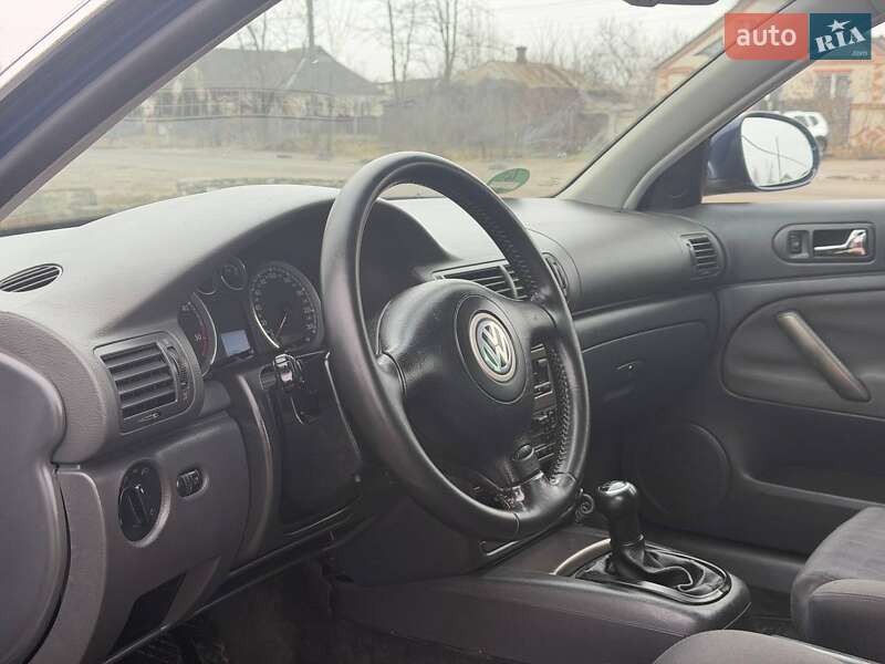 Універсал Volkswagen Passat 2004 в Охтирці