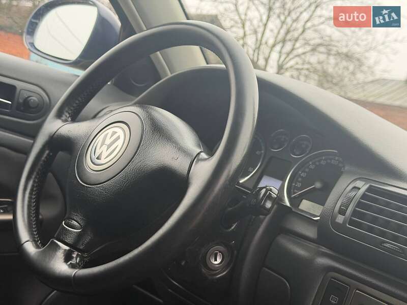 Універсал Volkswagen Passat 2004 в Охтирці