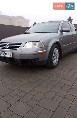 Седан Volkswagen Passat 2001 в Ровно