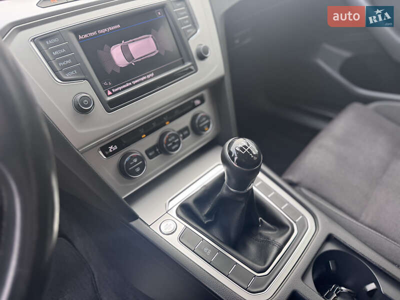 Універсал Volkswagen Passat 2017 в Івано-Франківську