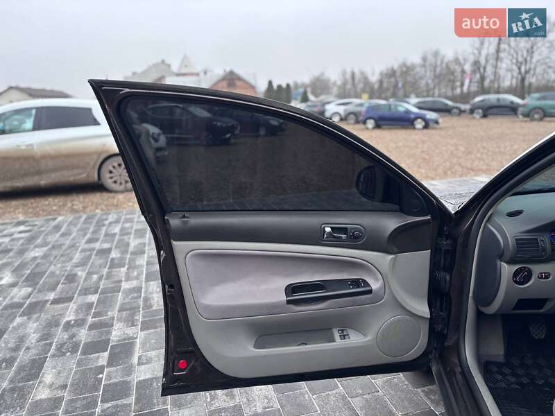 Седан Volkswagen Passat 2004 в Коломиї