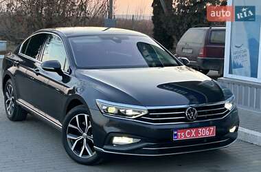 Седан Volkswagen Passat 2021 в Львове