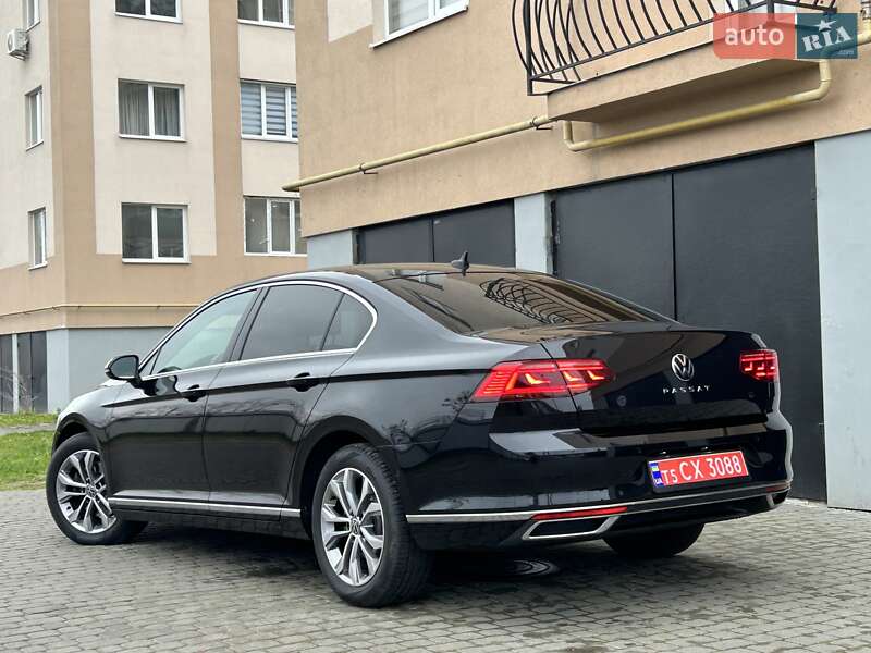 Седан Volkswagen Passat 2020 в Львове