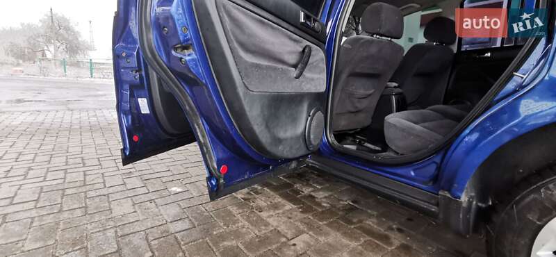 Універсал Volkswagen Passat 2001 в Гадячі