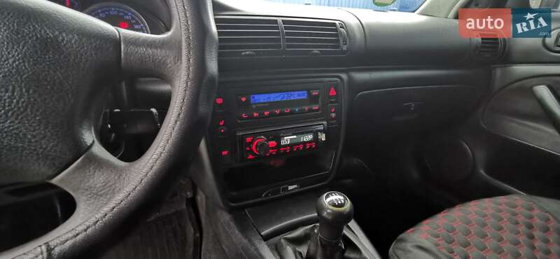 Універсал Volkswagen Passat 2001 в Гадячі