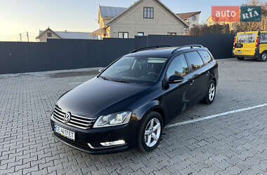Седан Volkswagen Passat 2011 в Черновцах