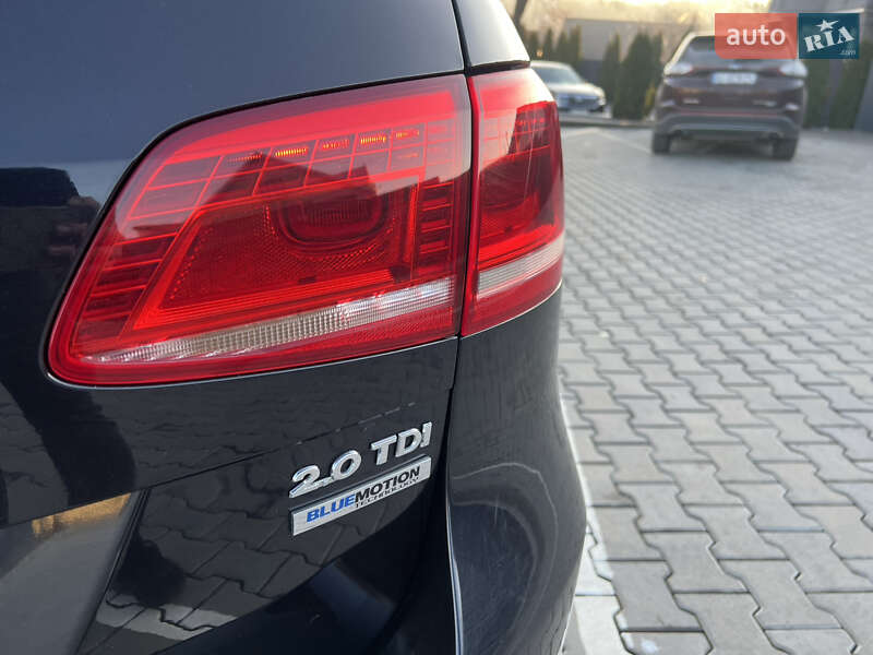 Седан Volkswagen Passat 2011 в Черновцах