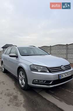 Универсал Volkswagen Passat 2011 в Ровно