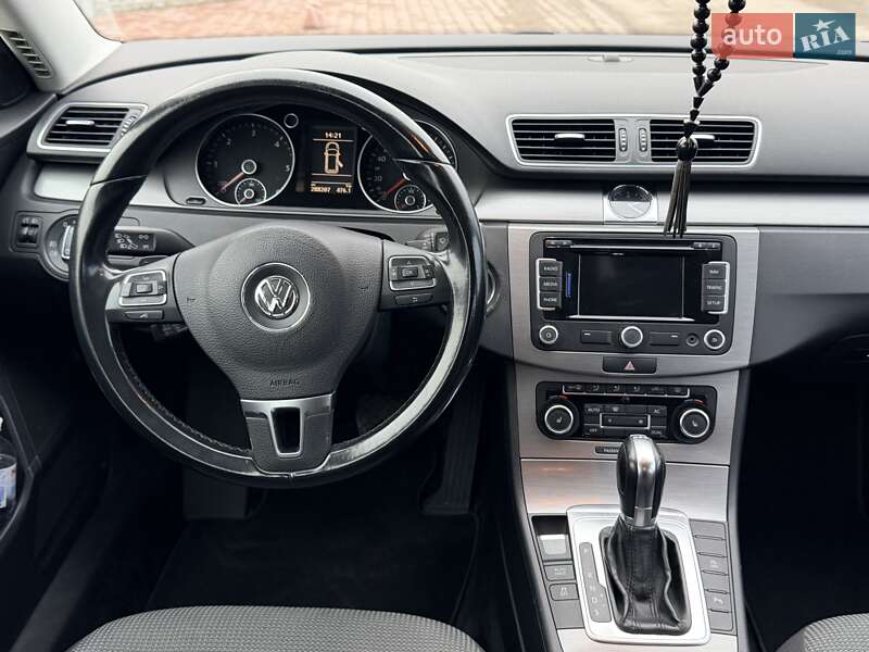Універсал Volkswagen Passat 2011 в Рівному