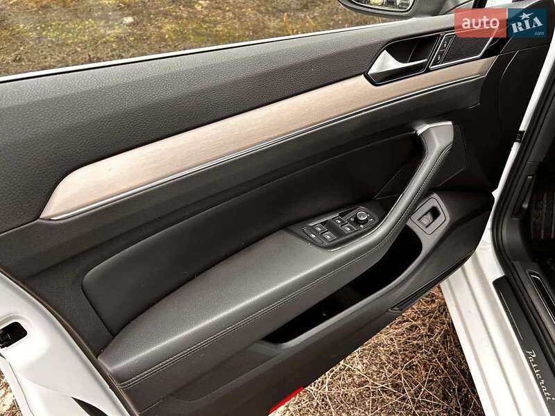 Універсал Volkswagen Passat 2018 в Дніпрі