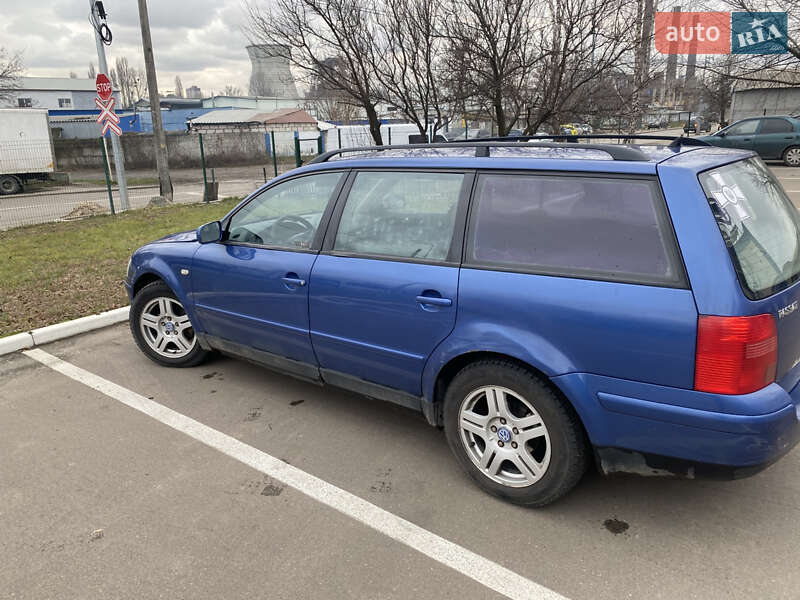 Универсал Volkswagen Passat 2000 в Киеве