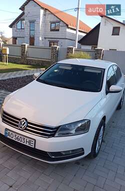 Седан Volkswagen Passat 2013 в Тячеве