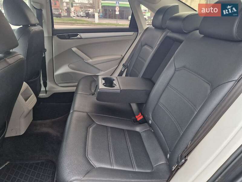Седан Volkswagen Passat 2016 в Кропивницком