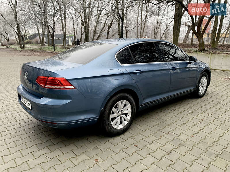 Седан Volkswagen Passat 2018 в Тернополі