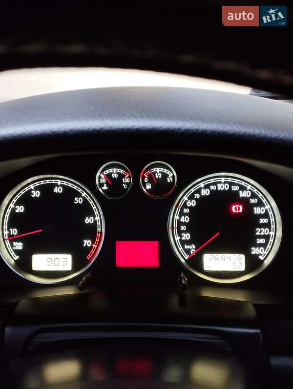 Універсал Volkswagen Passat 2002 в Житомирі