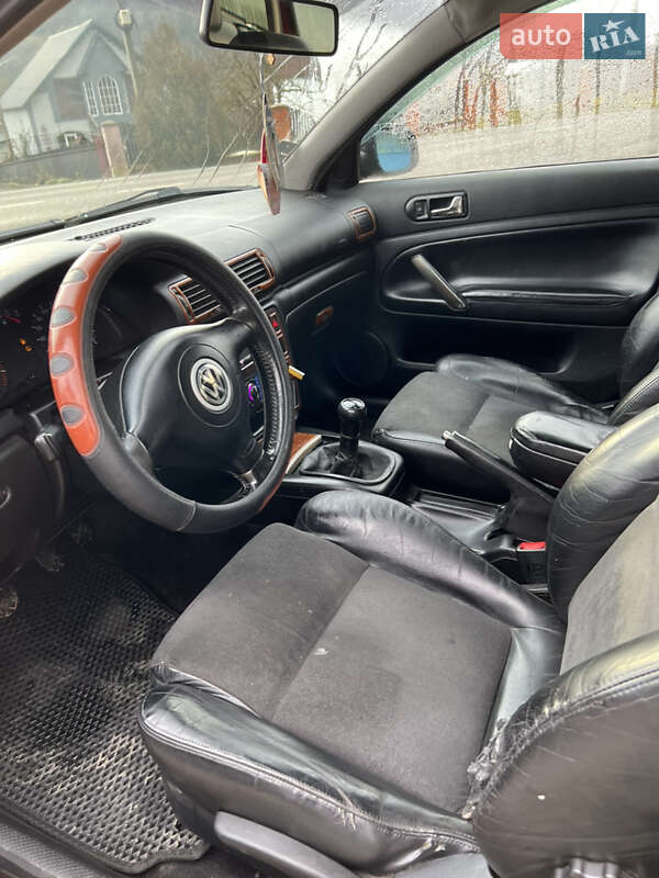 Універсал Volkswagen Passat 1998 в Воловцю