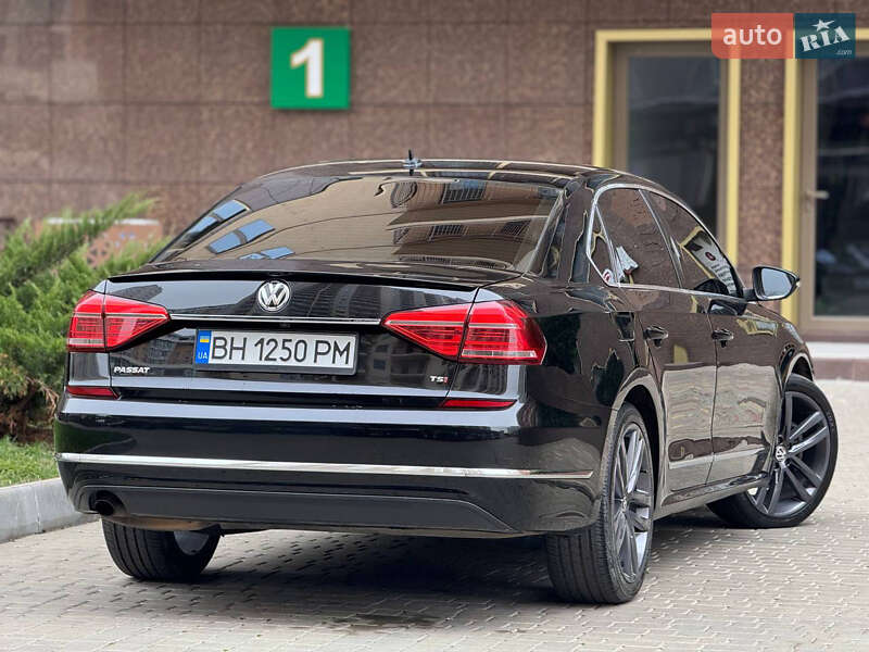 Седан Volkswagen Passat 2015 в Одессе