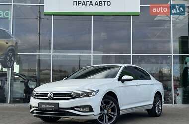 Седан Volkswagen Passat 2021 в Киеве