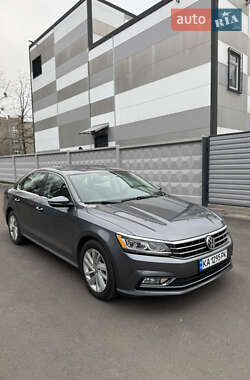 Седан Volkswagen Passat 2018 в Києві
