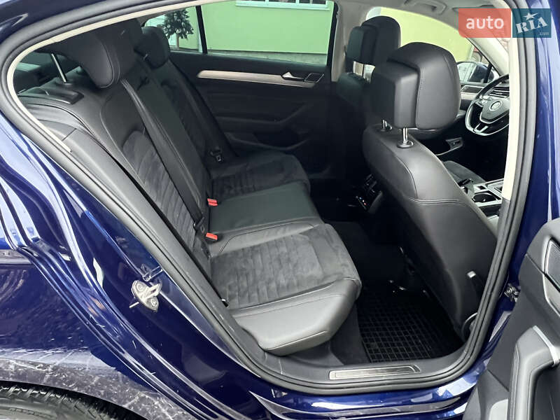 Седан Volkswagen Passat 2019 в Дрогобыче
