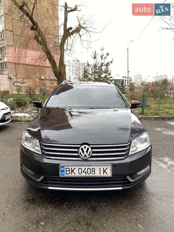 Универсал Volkswagen Passat 2012 в Киеве